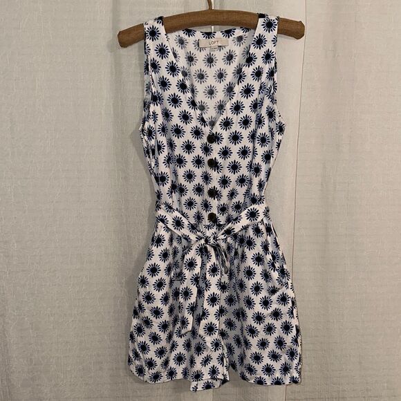 LOFT 8 White Blue Sleeveless V-Neck Five Button Front Linen Romper with Pockets - Picture 1 of 14